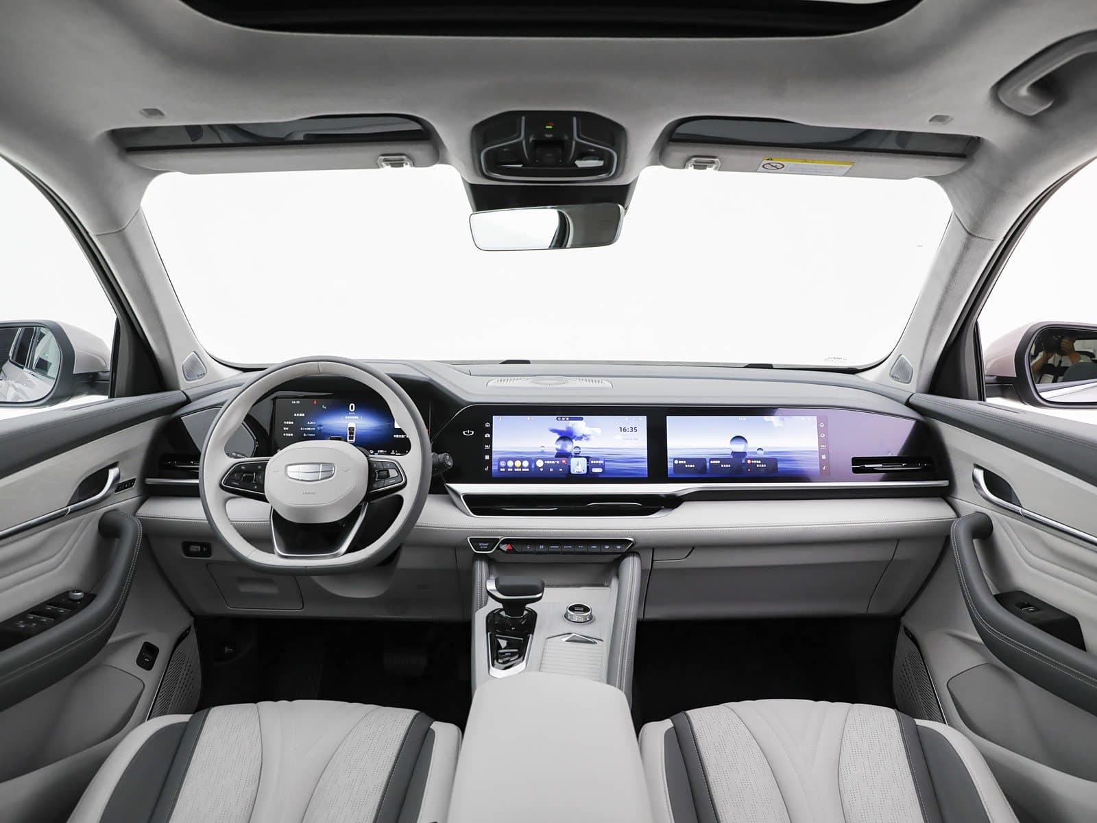 2024 Geely Monjaro L dashboard with dual widescreen displays