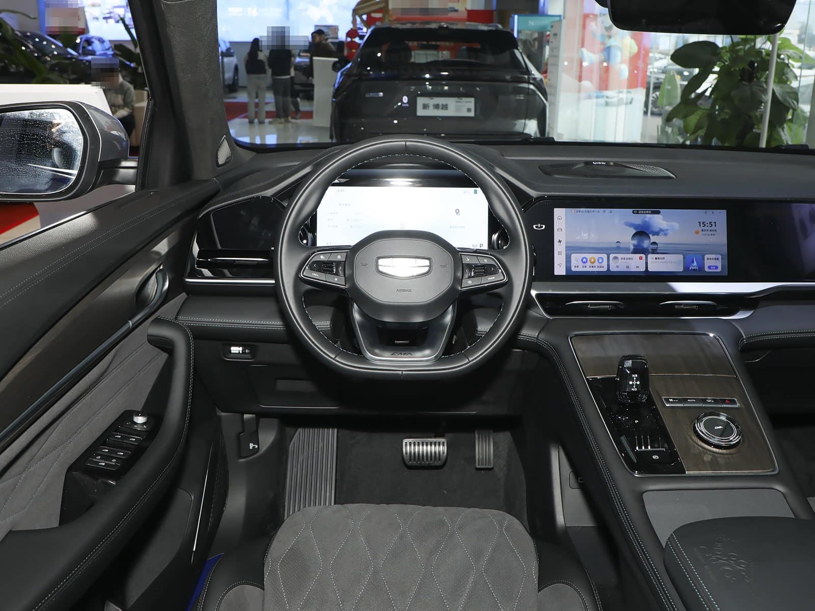 2025 Geely Monjaro L driver cockpit and digital cluster