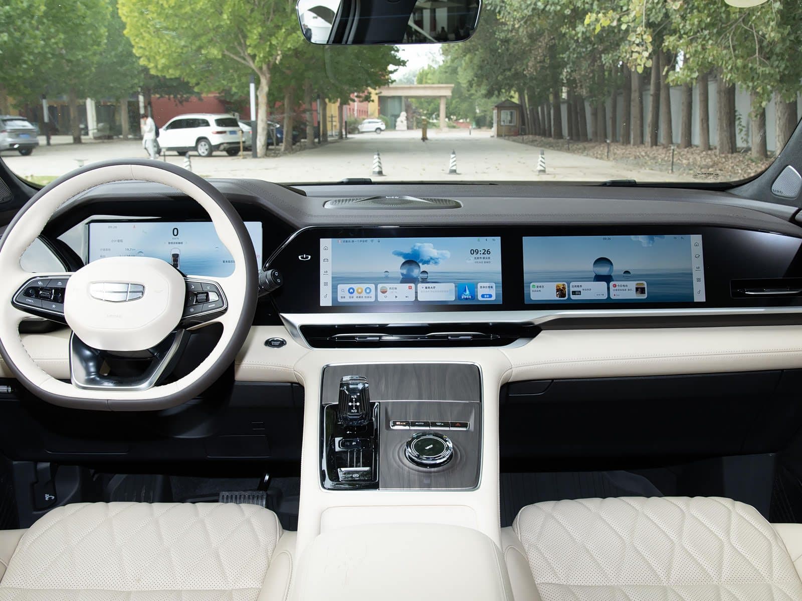 2025 Geely Monjaro L front seats and centre console