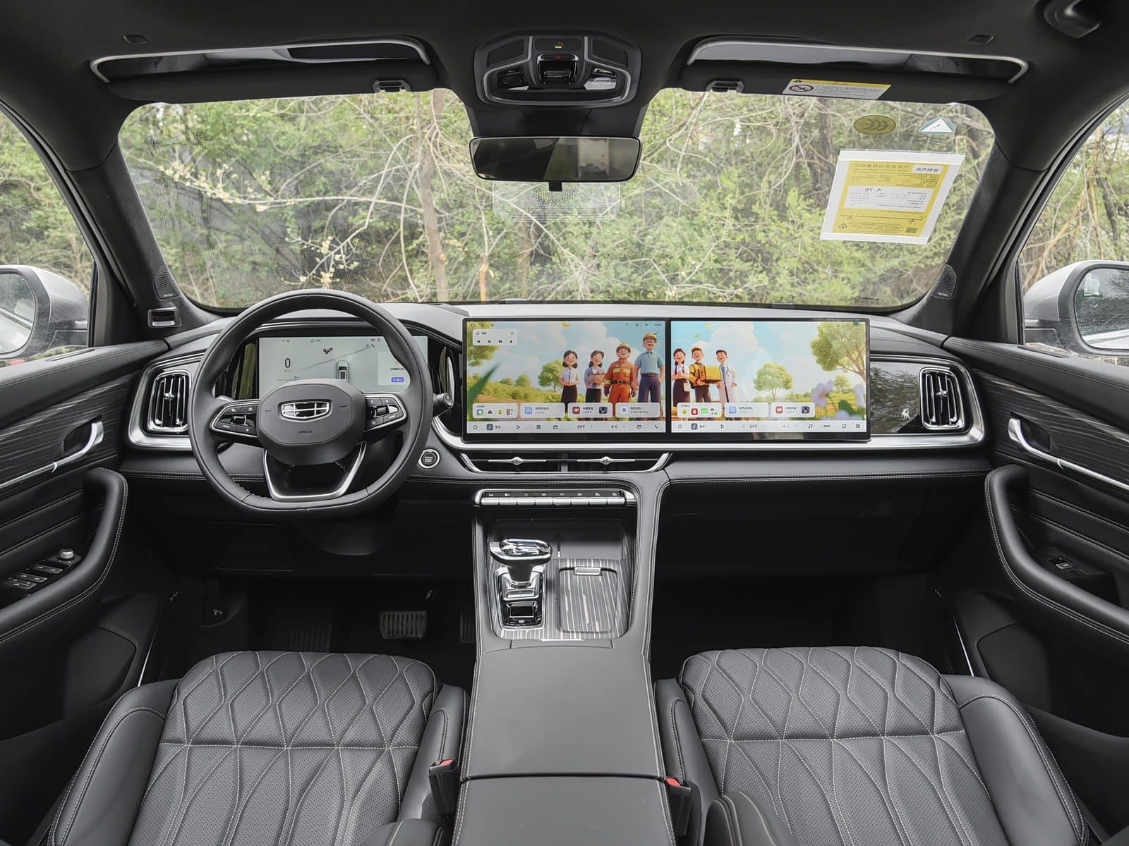 2026 Geely Monjaro L dashboard with dual widescreen displays