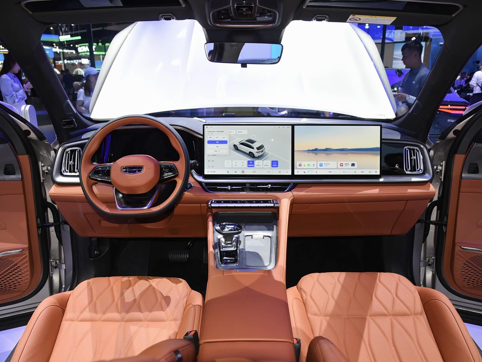 2026 Geely Monjaro L interior with black and desert-orange trim